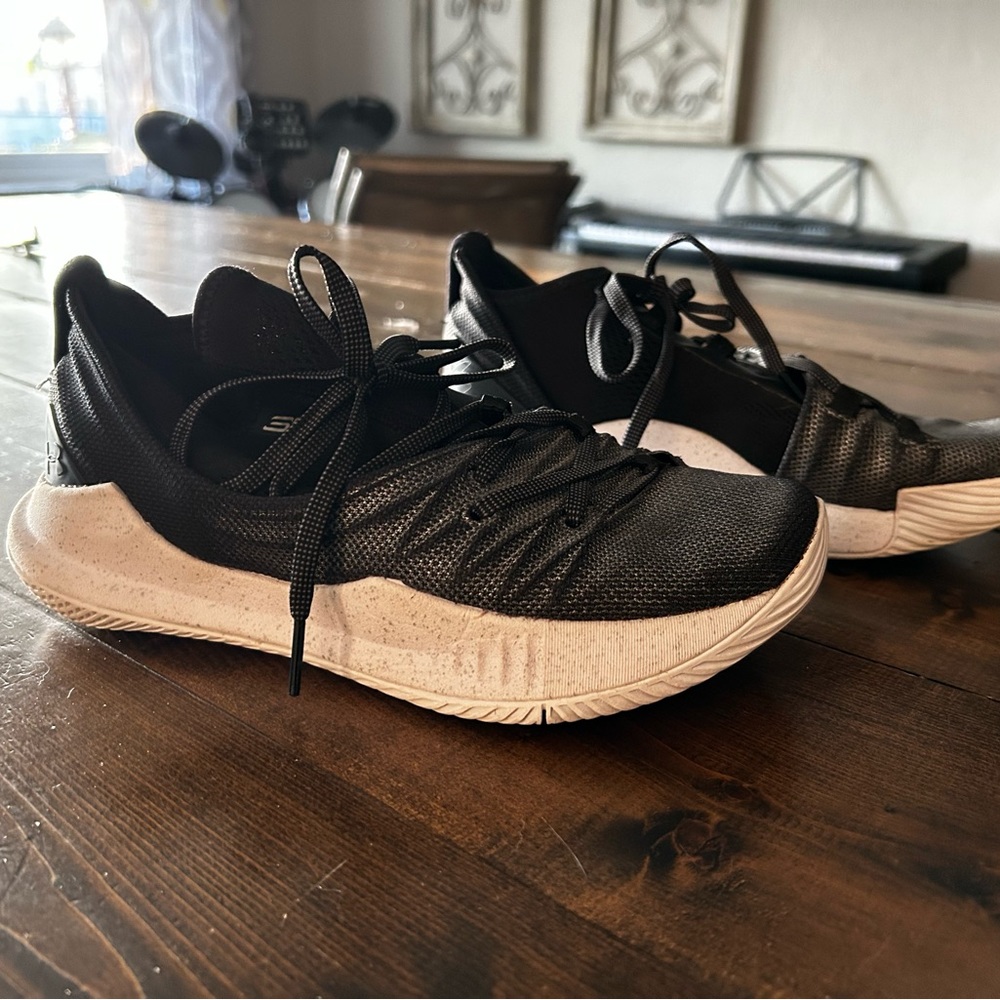 Under Armour Youth Basketball - SC - Size 4Y